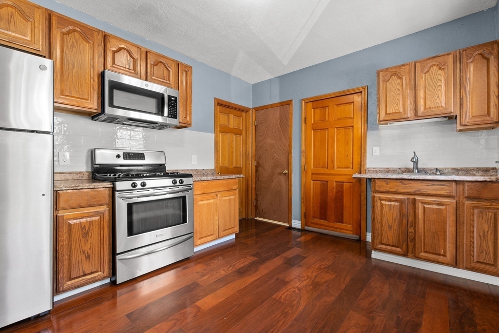 8 Windsor Ave # 1