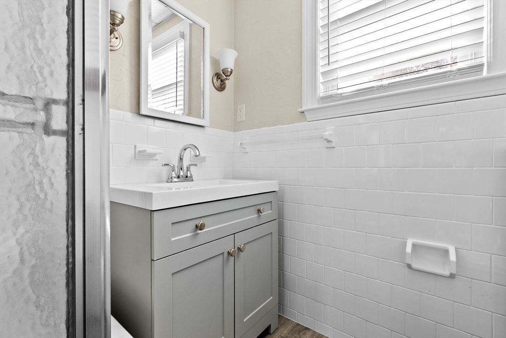 13 Raymond Rd # 1