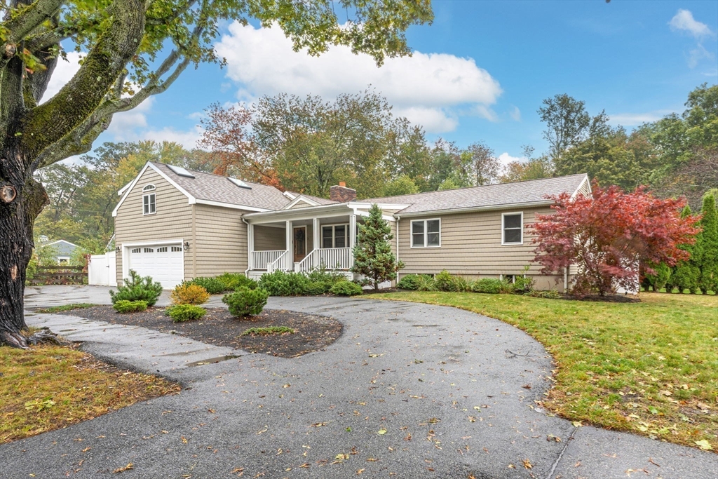 2 Crestwood Ln
