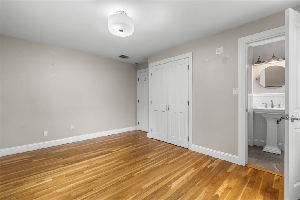 2 Crestwood Ln