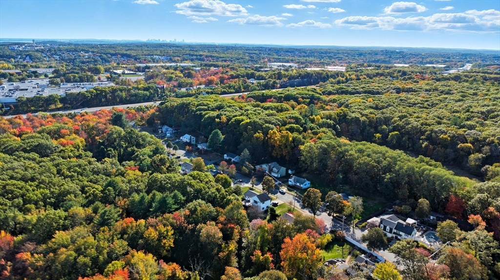 2 Crestwood Ln