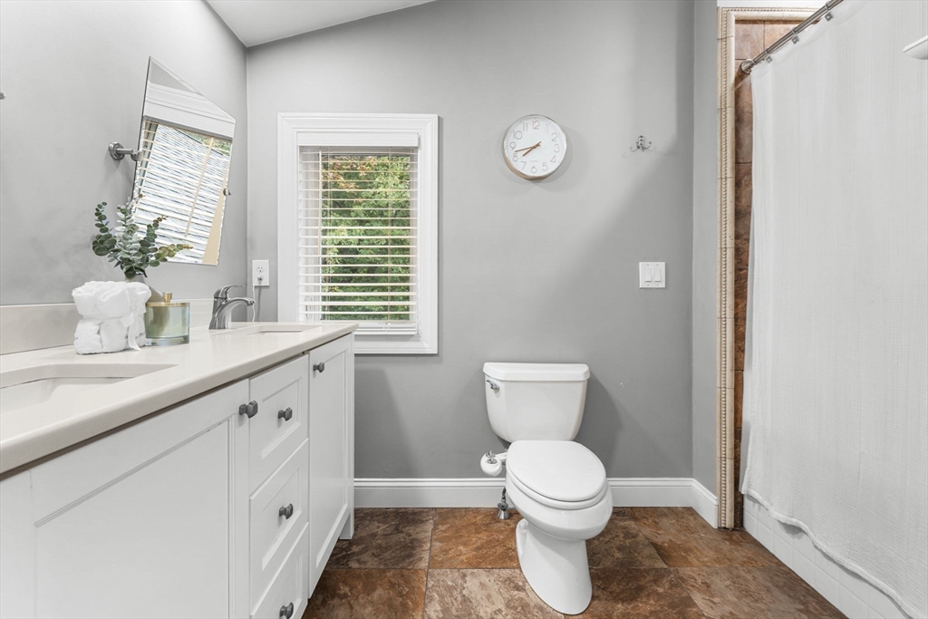 2 Crestwood Ln