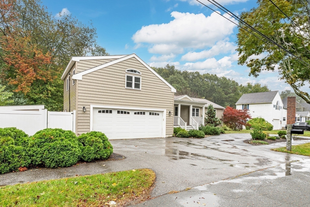 2 Crestwood Ln