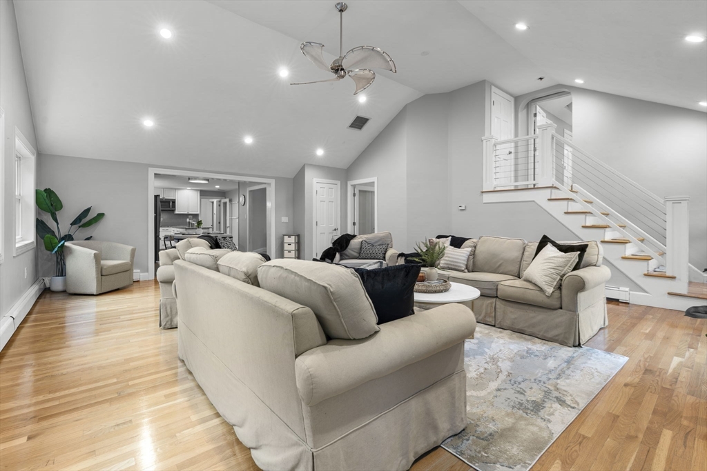 2 Crestwood Ln