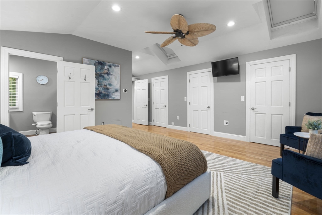2 Crestwood Ln