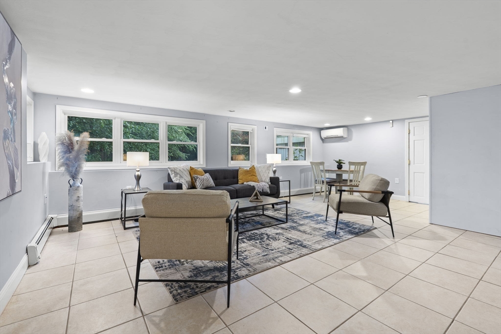 2 Crestwood Ln