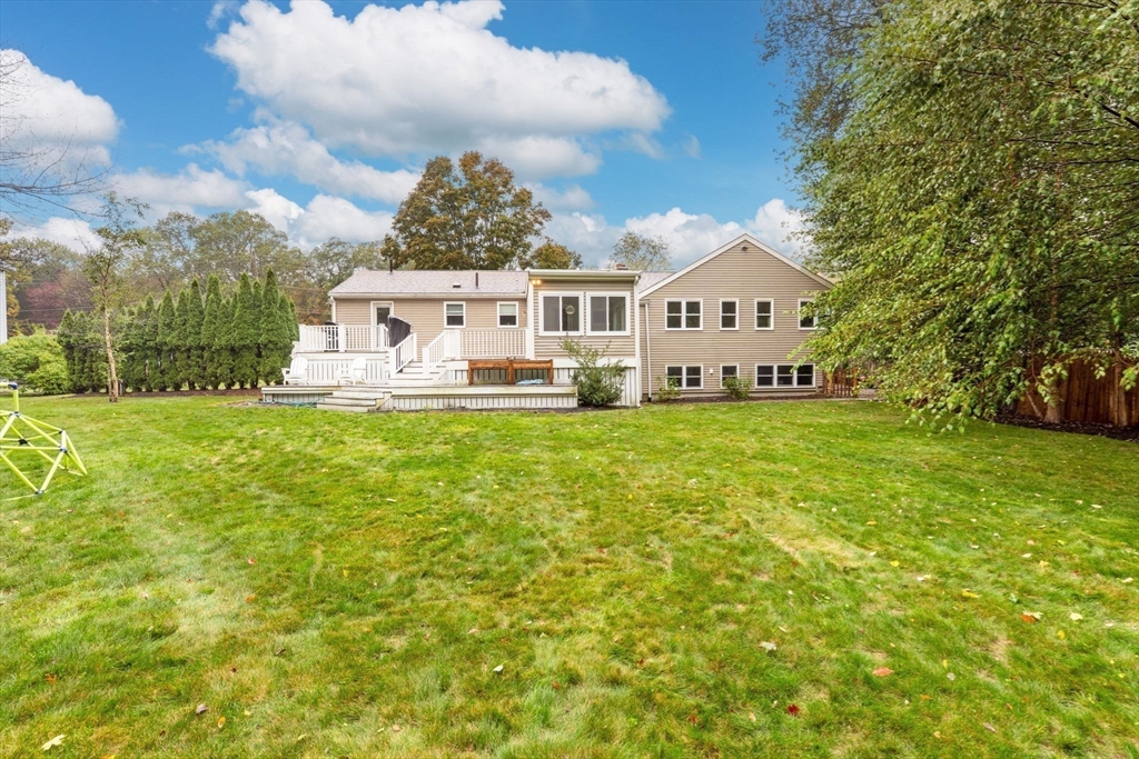 2 Crestwood Ln