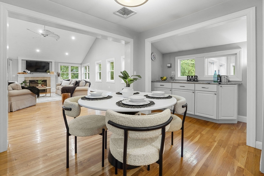 2 Crestwood Ln