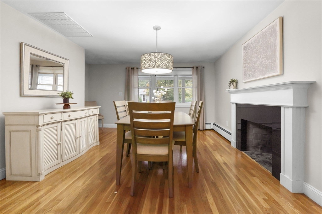 2 Crestwood Ln