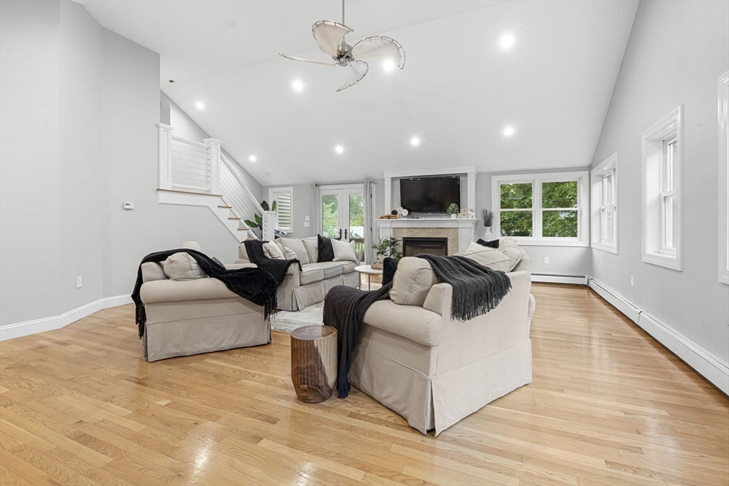 2 Crestwood Ln