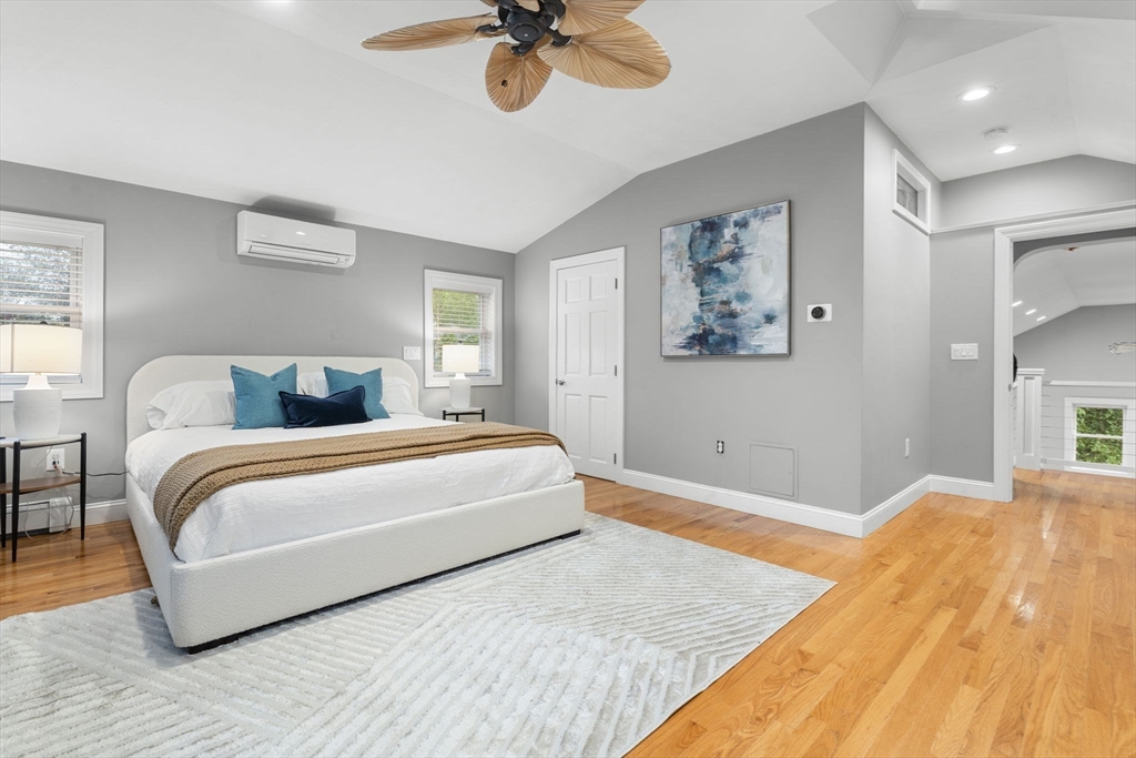 2 Crestwood Ln