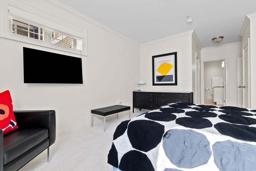 33 Intrepid Cir # 208