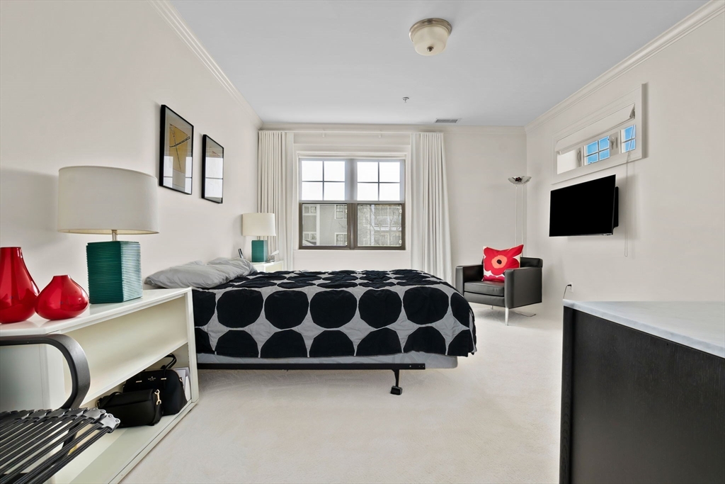 33 Intrepid Cir # 208