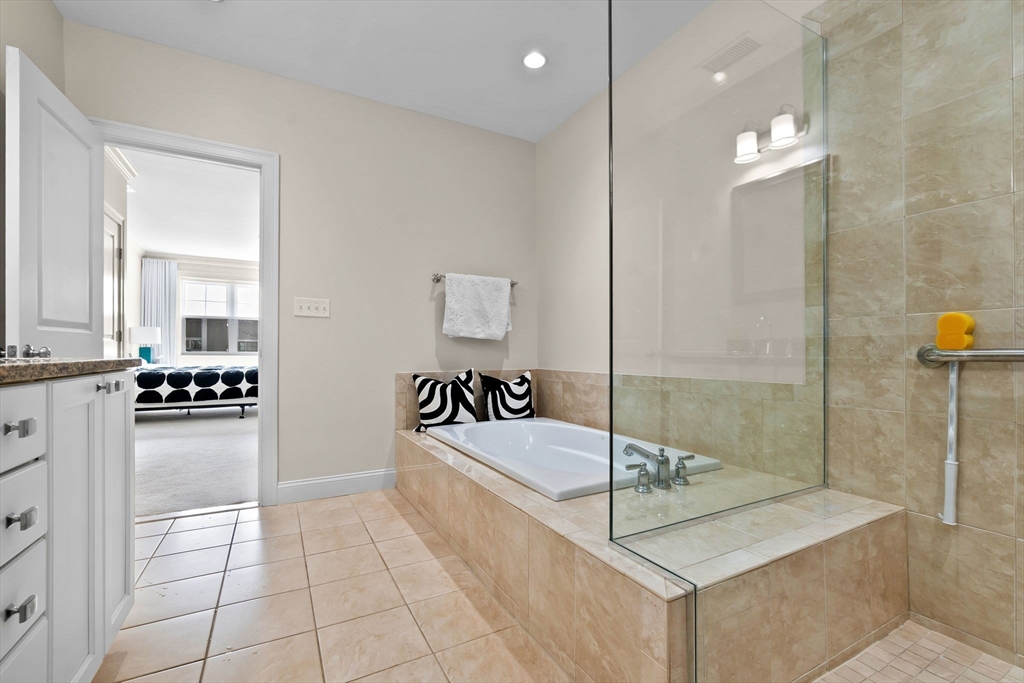 33 Intrepid Cir # 208