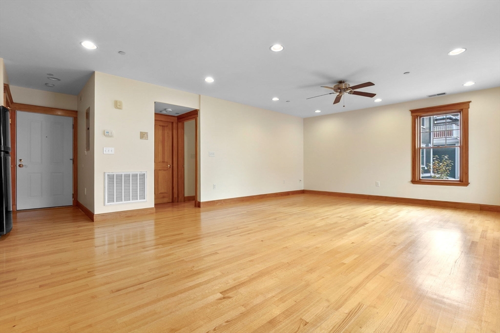 50 Maple St # 5