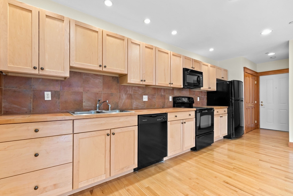 50 Maple St # 5