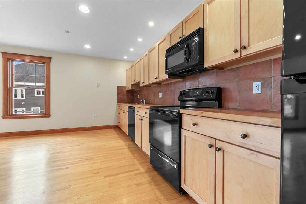 50 Maple St # 5