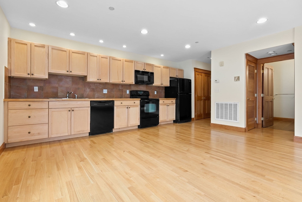 50 Maple St # 5