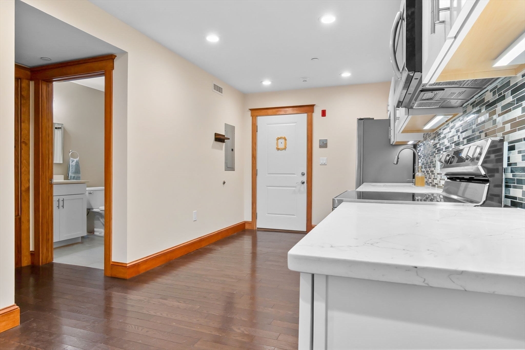 44 Maple St # 10