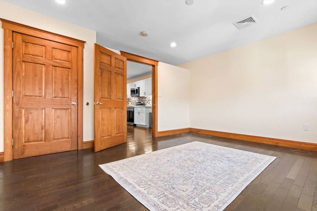 44 Maple St # 10