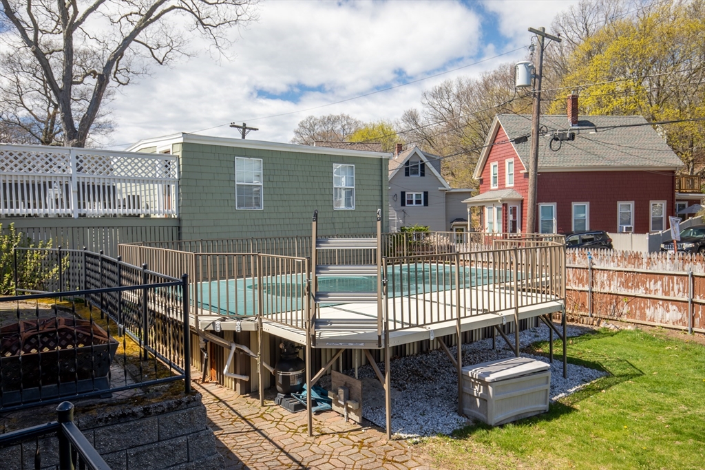 60 Roy St