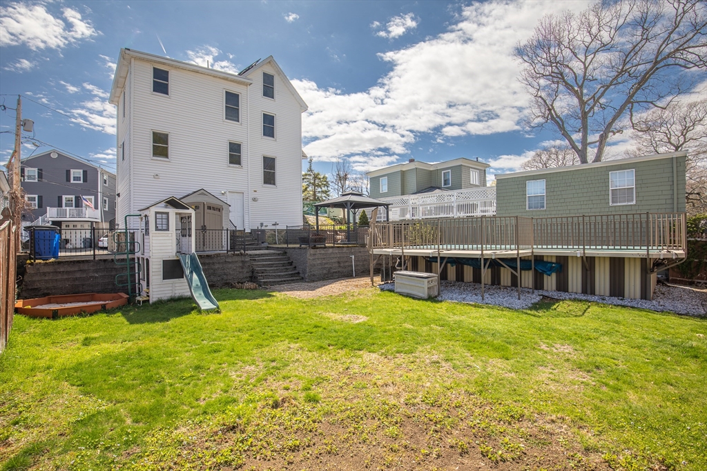 60 Roy St