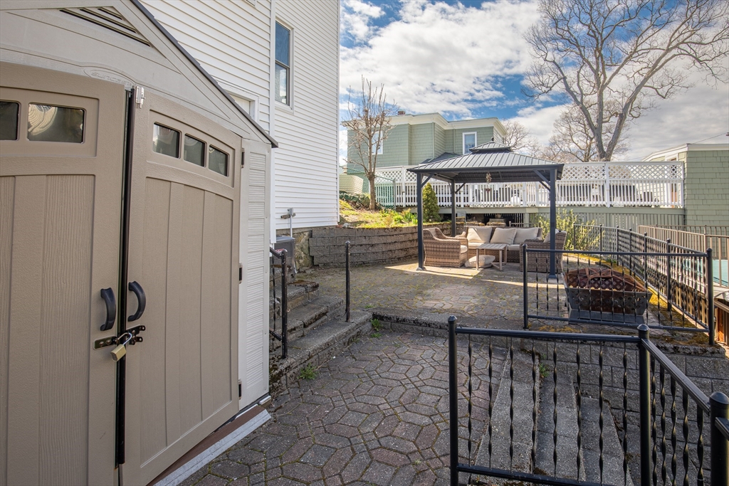 60 Roy St