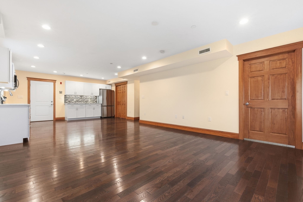 44 Maple St # 7