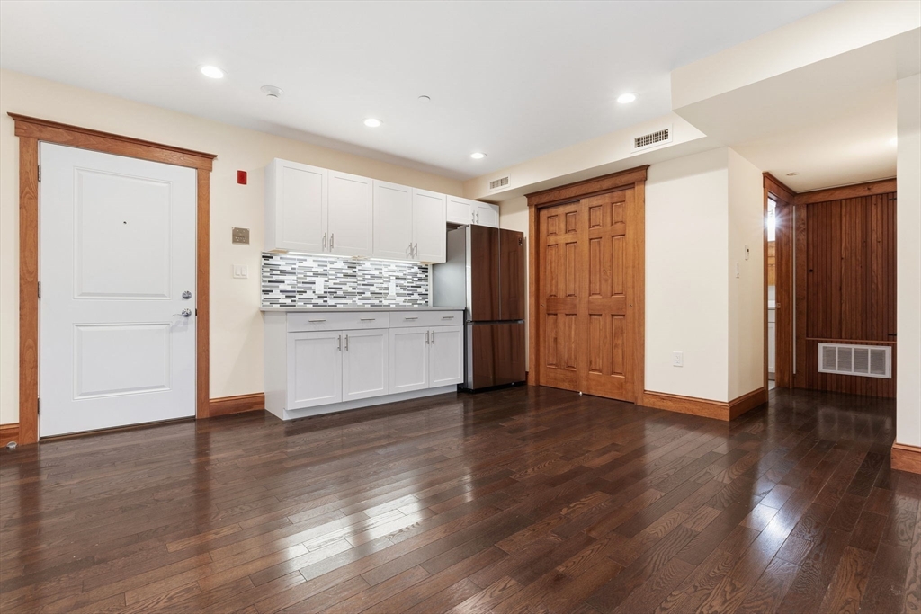 44 Maple St # 7