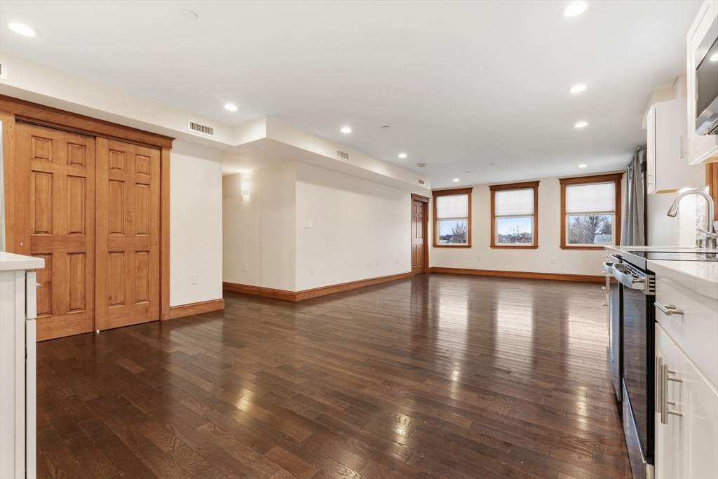 44 Maple St # 7