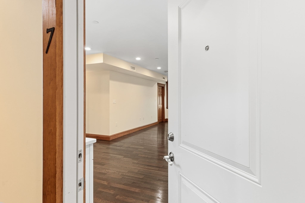 44 Maple St # 7