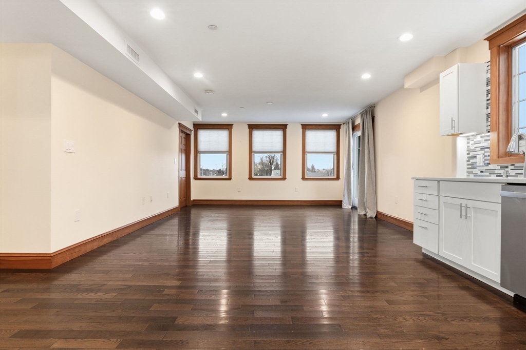 44 Maple St # 7