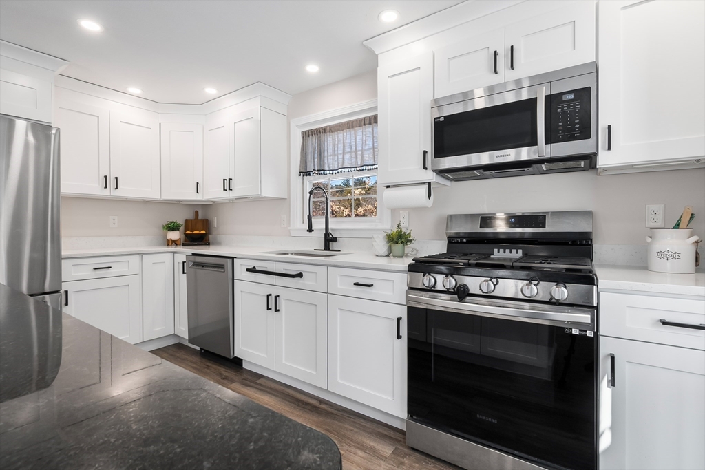 10 Ashcroft Cir
