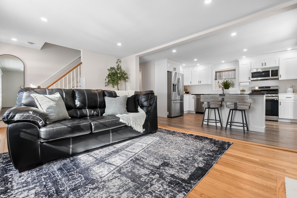 10 Ashcroft Cir
