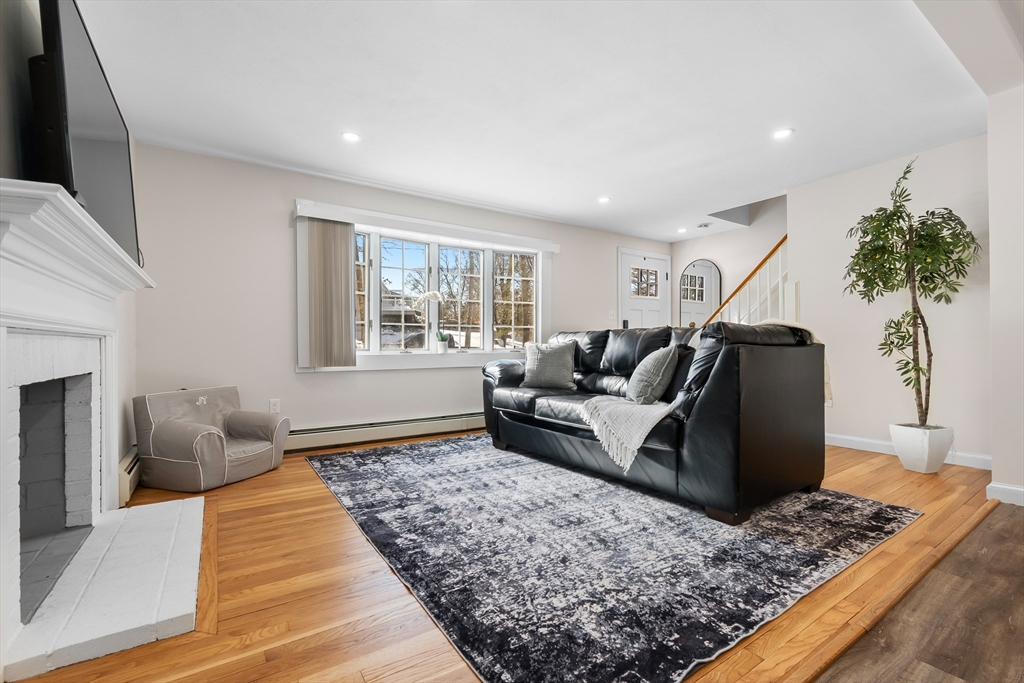 10 Ashcroft Cir