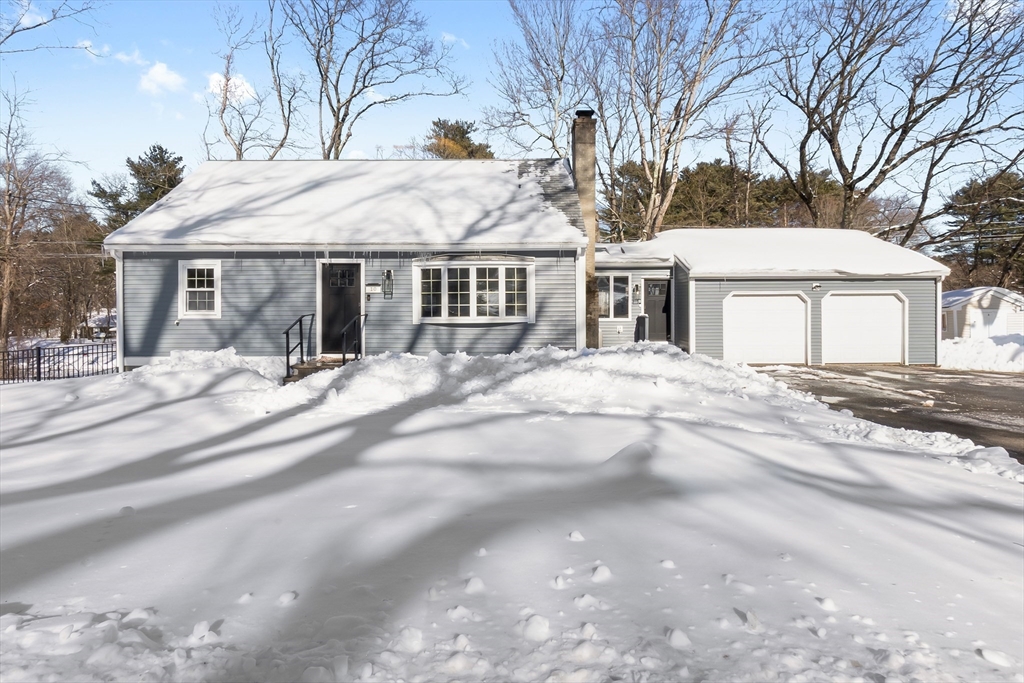 10 Ashcroft Cir