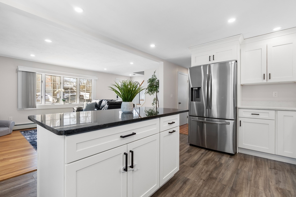 10 Ashcroft Cir