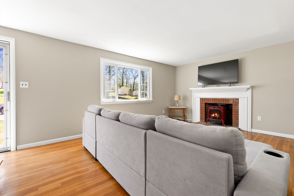 6 Ashcroft Cir