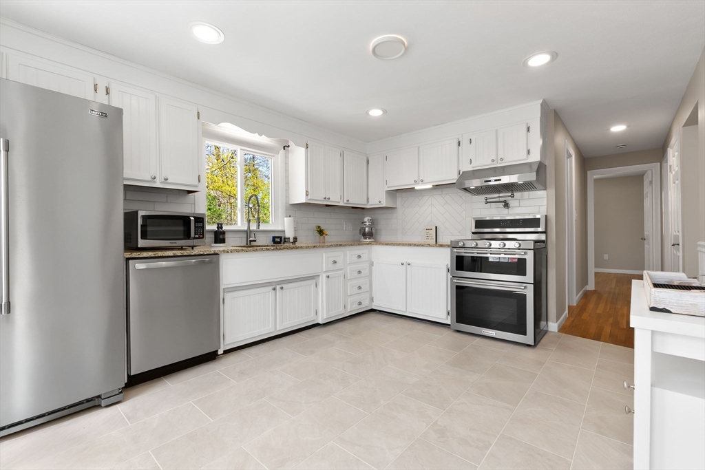 6 Ashcroft Cir