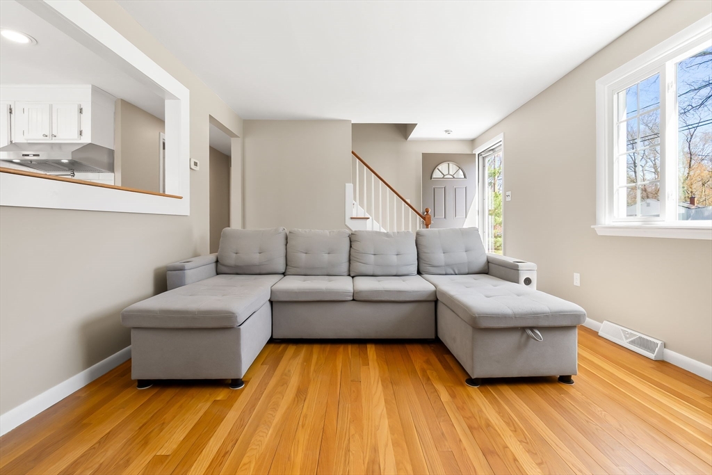 6 Ashcroft Cir