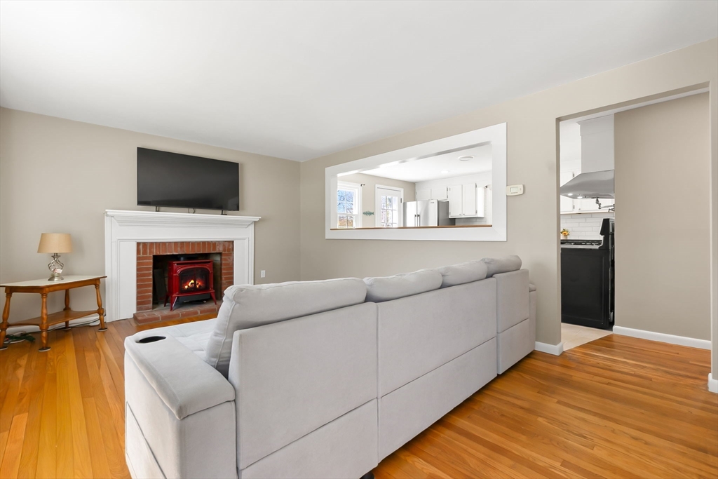 6 Ashcroft Cir