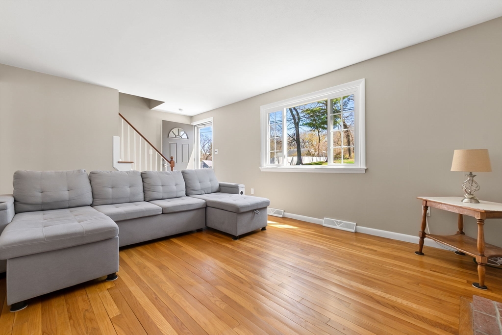 6 Ashcroft Cir