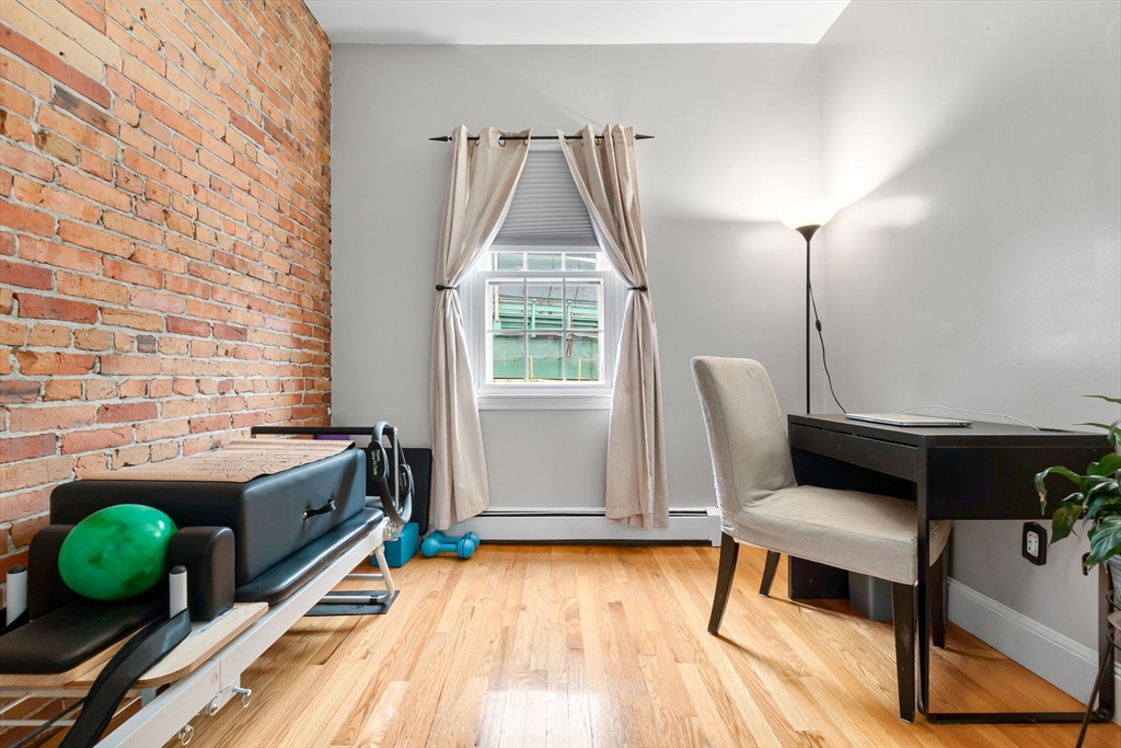 23 Chestnut St # 3L