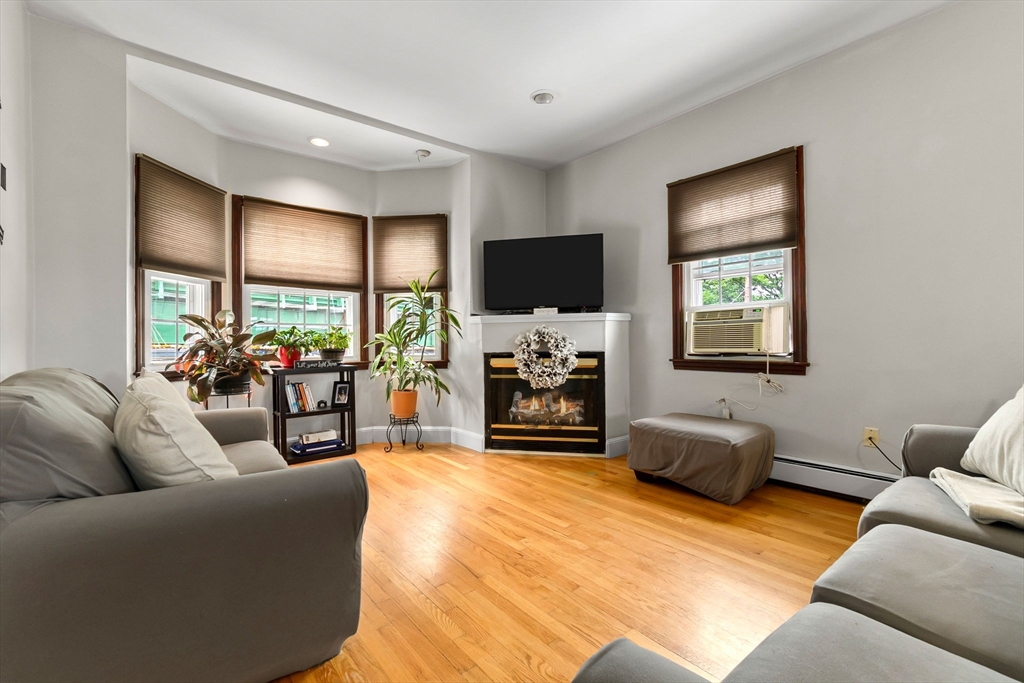 23 Chestnut St # 3L
