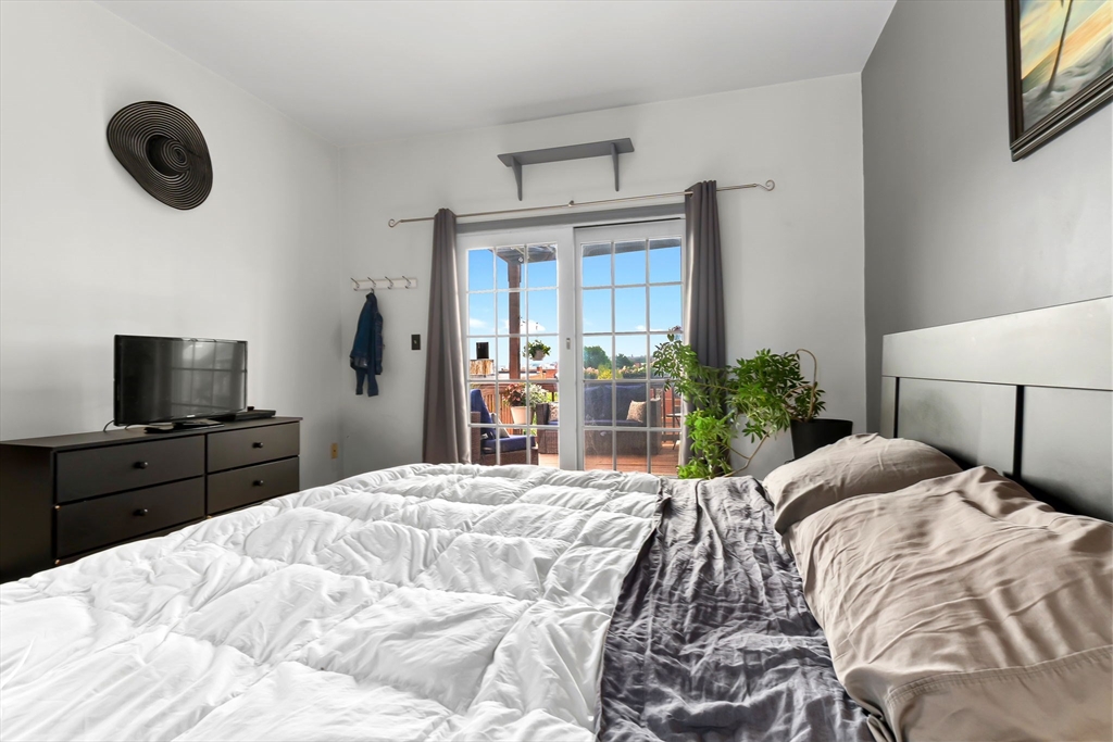 23 Chestnut St # 3L