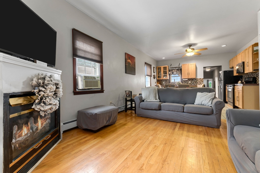 23 Chestnut St # 3L