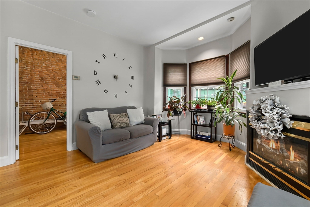 23 Chestnut St # 3L