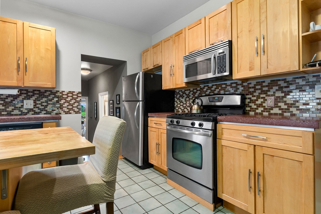23 Chestnut St # 3L