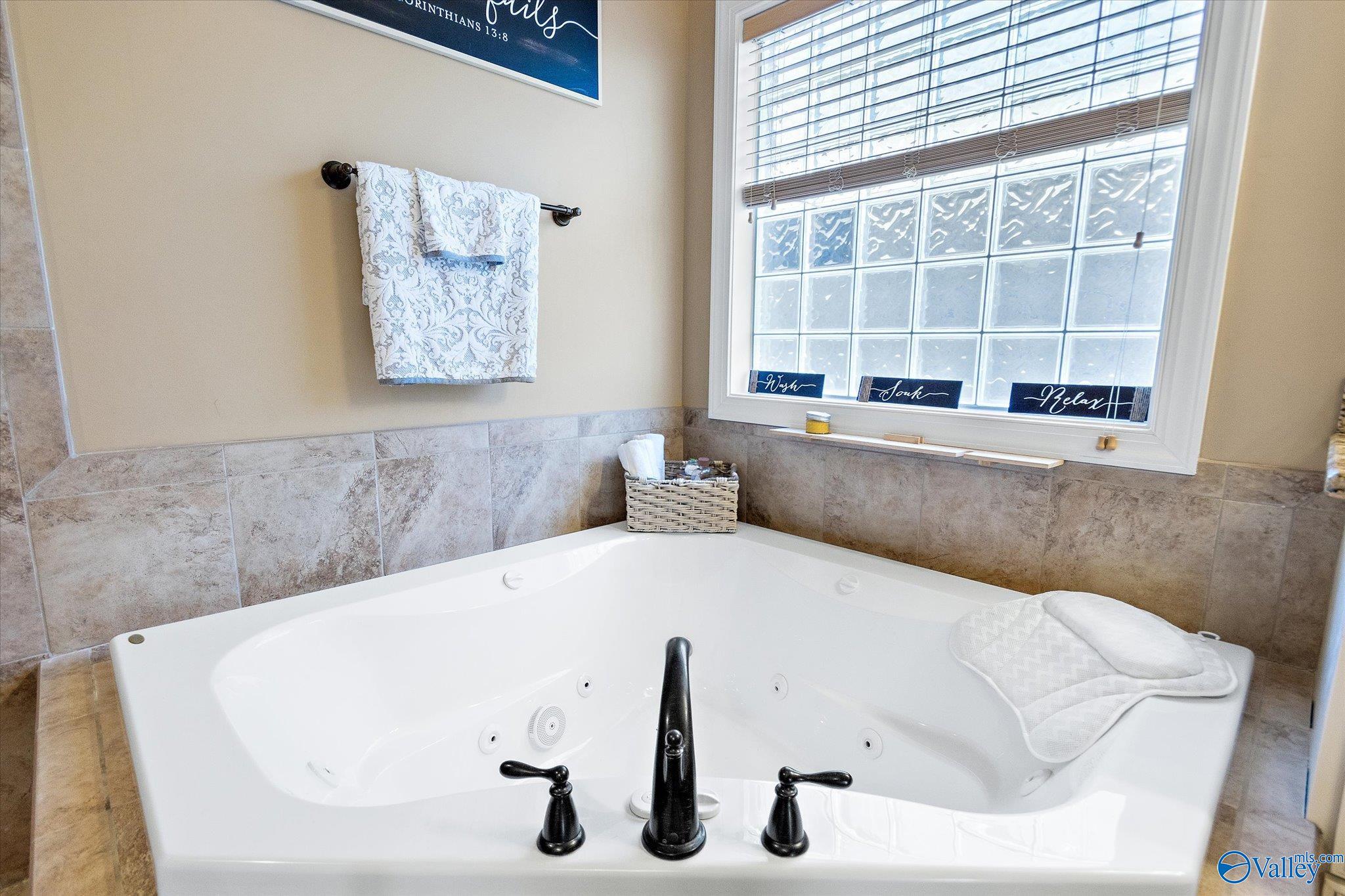 6802 Breyerton Way SE