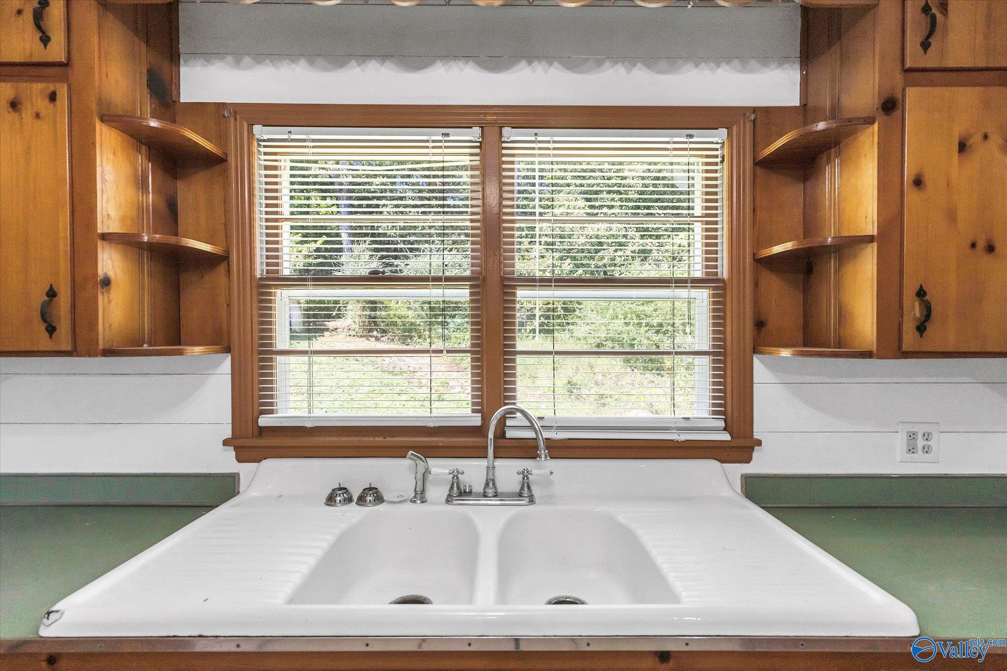 710 NW Monroe Street